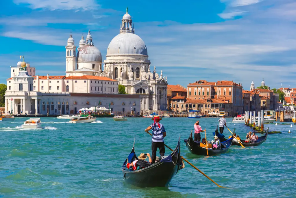 Study italian in italy and explore the beauty of Venice